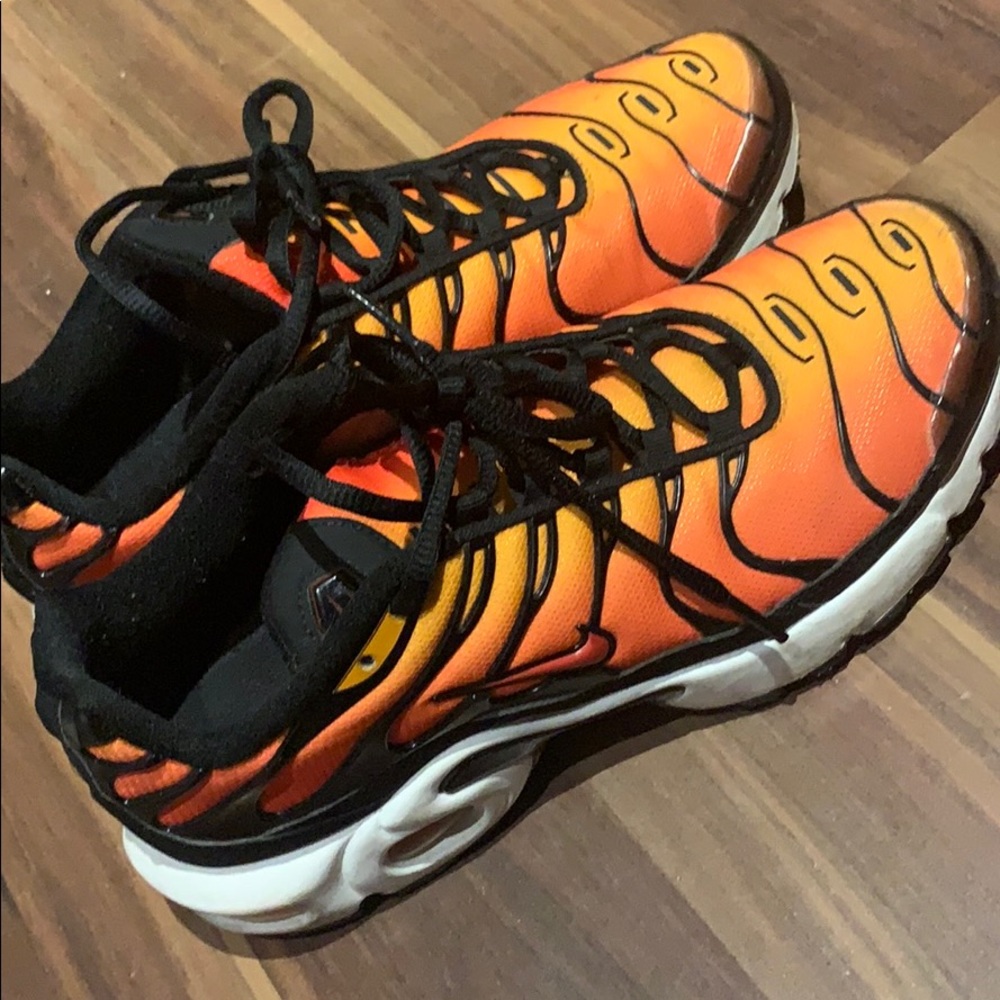 Orange nike air Tn